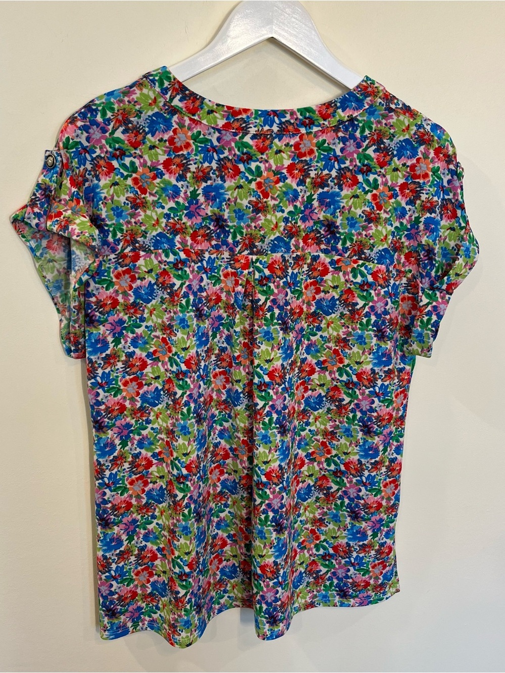 Dear Scarlett Short Sleeve Floral Top Vibrant Womens Small V Neck Flowy Stretch - Picture 5 of 5